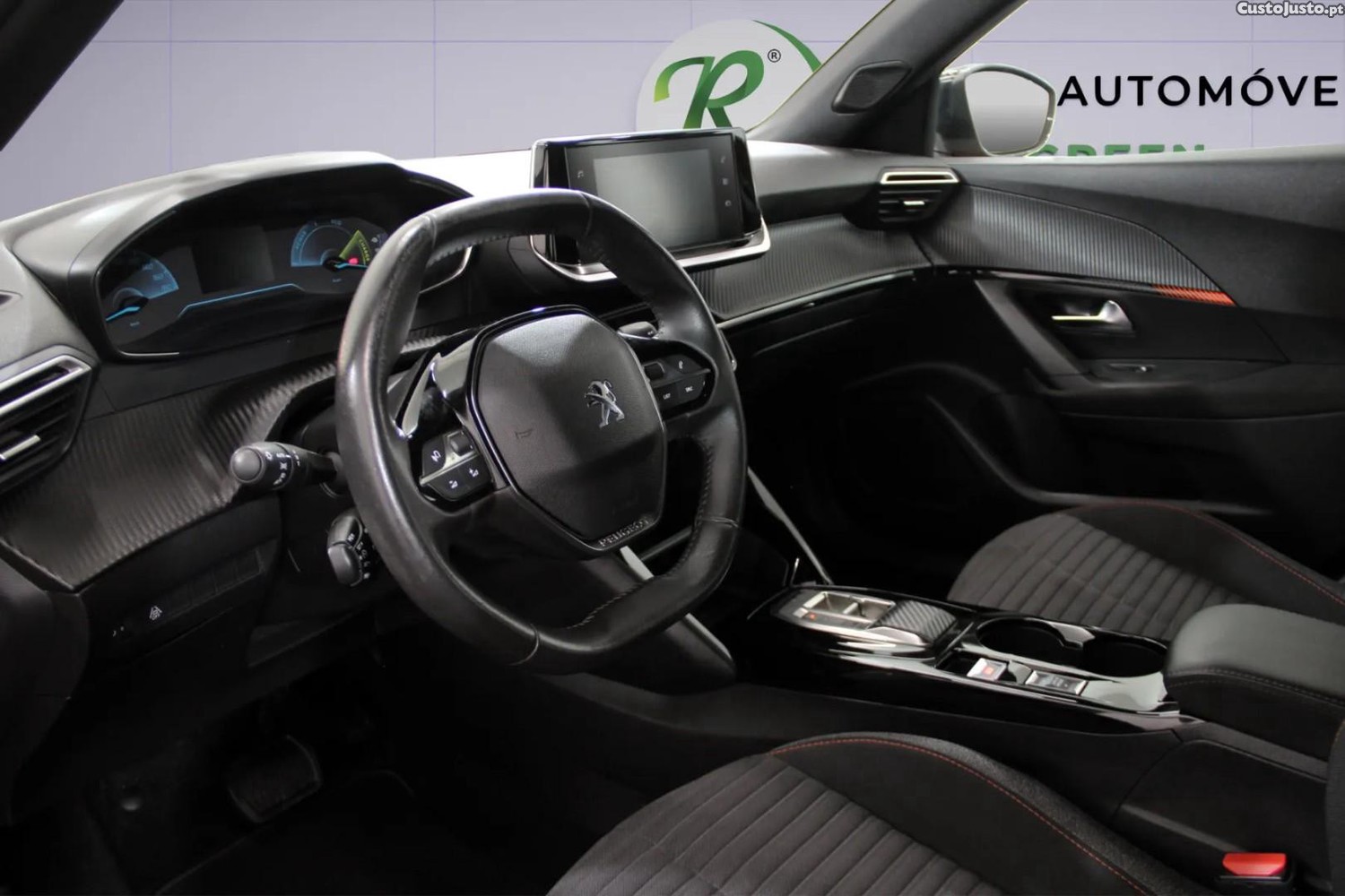 Peugeot e-2008 50 kWh Active Pack — fotografia 9