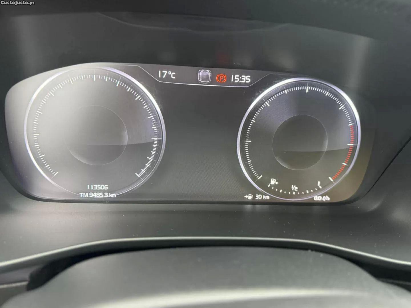 Volvo XC 40 2.0 d3 momentum core — fotografia 13