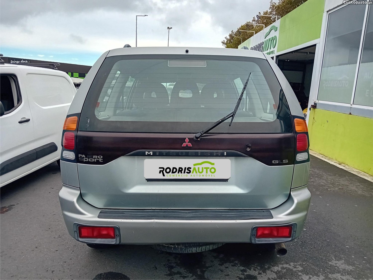 Mitsubishi Pajero SportWagon 2.5 TD 4x4 — fotografia 8