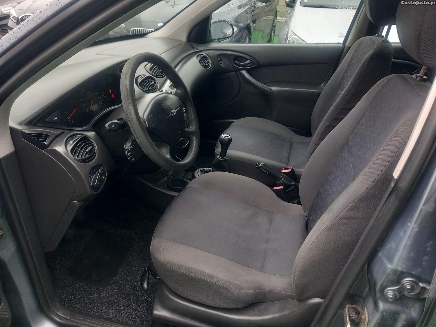 Ford Focus 1.4 Ambiente — fotografia 15