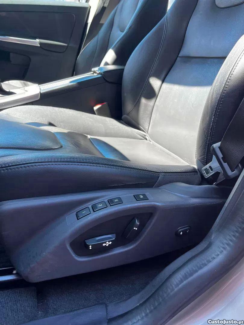 Volvo XC 60 2.0 d4 momentum geartronic — fotografia 18