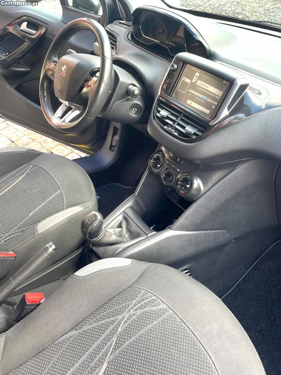 Peugeot 208 Hdi — fotografia 3
