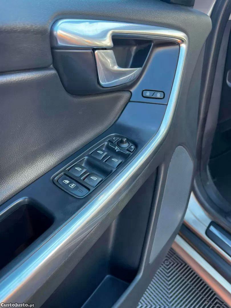 Volvo XC 60 2.0 d4 momentum geartronic — fotografia 10
