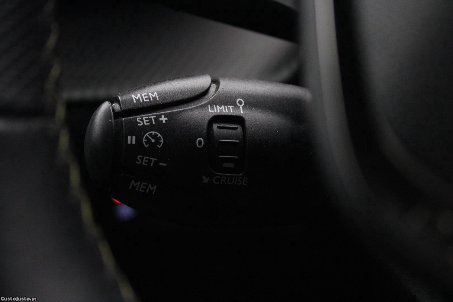 Peugeot 208 1.5 BlueHDI GT — fotografia 29