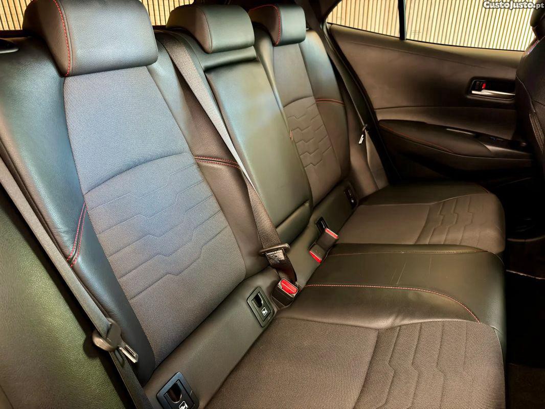 Toyota Corolla 1.8 Hybrid Exclusive — fotografia 8