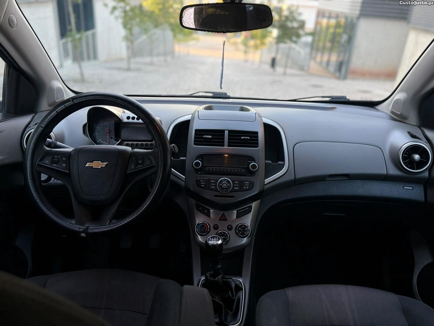 Chevrolet Aveo 1.3CDTI 95CV5Lugares — fotografia 6