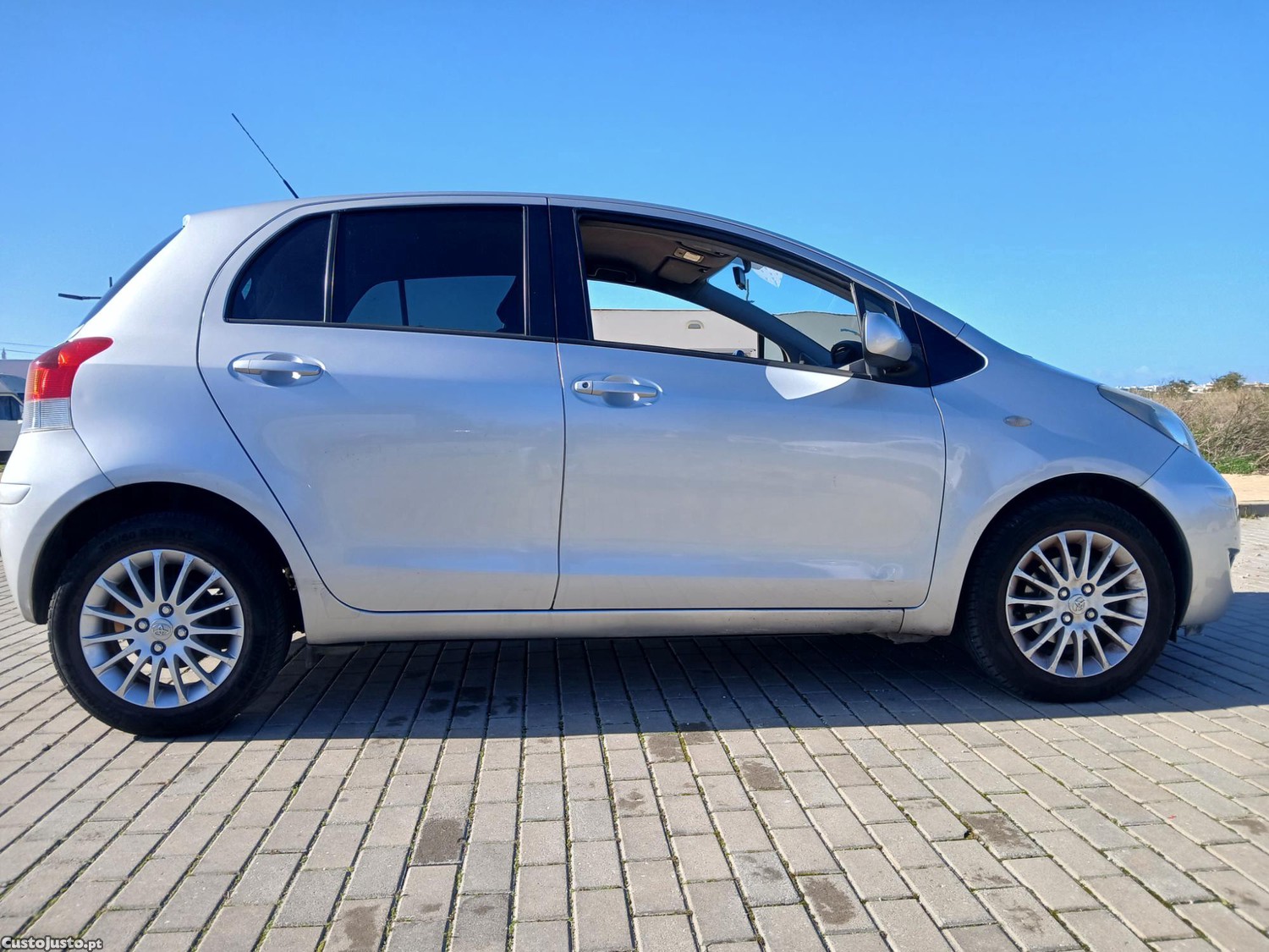 Toyota Yaris 1.3 VVTi Nacional Fiabilidade Caixa de 6 Velocidades — fotografia 8