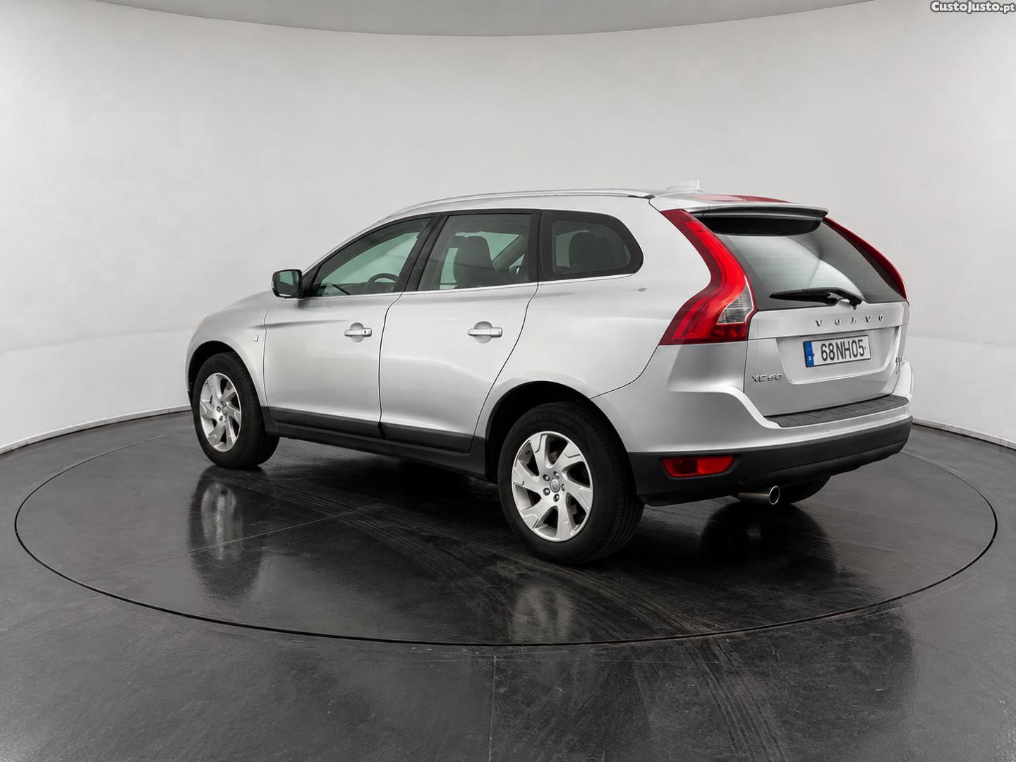 Volvo XC 60 2.0 OCEAN RACE — fotografia 12