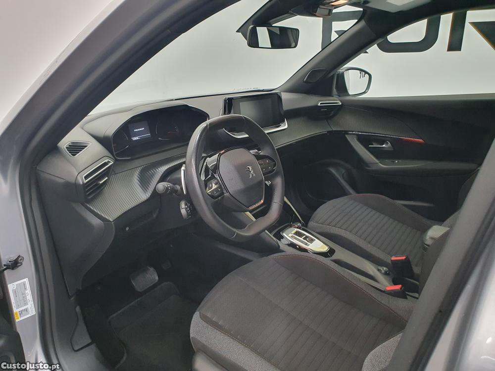 Peugeot 2008 1.5 BlueHDI 130 — fotografia 17