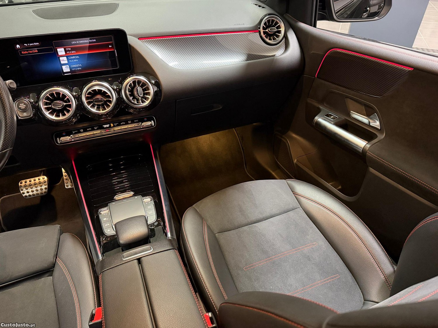 Mercedes-Benz B 180 d AMG Line Aut. — fotografia 10