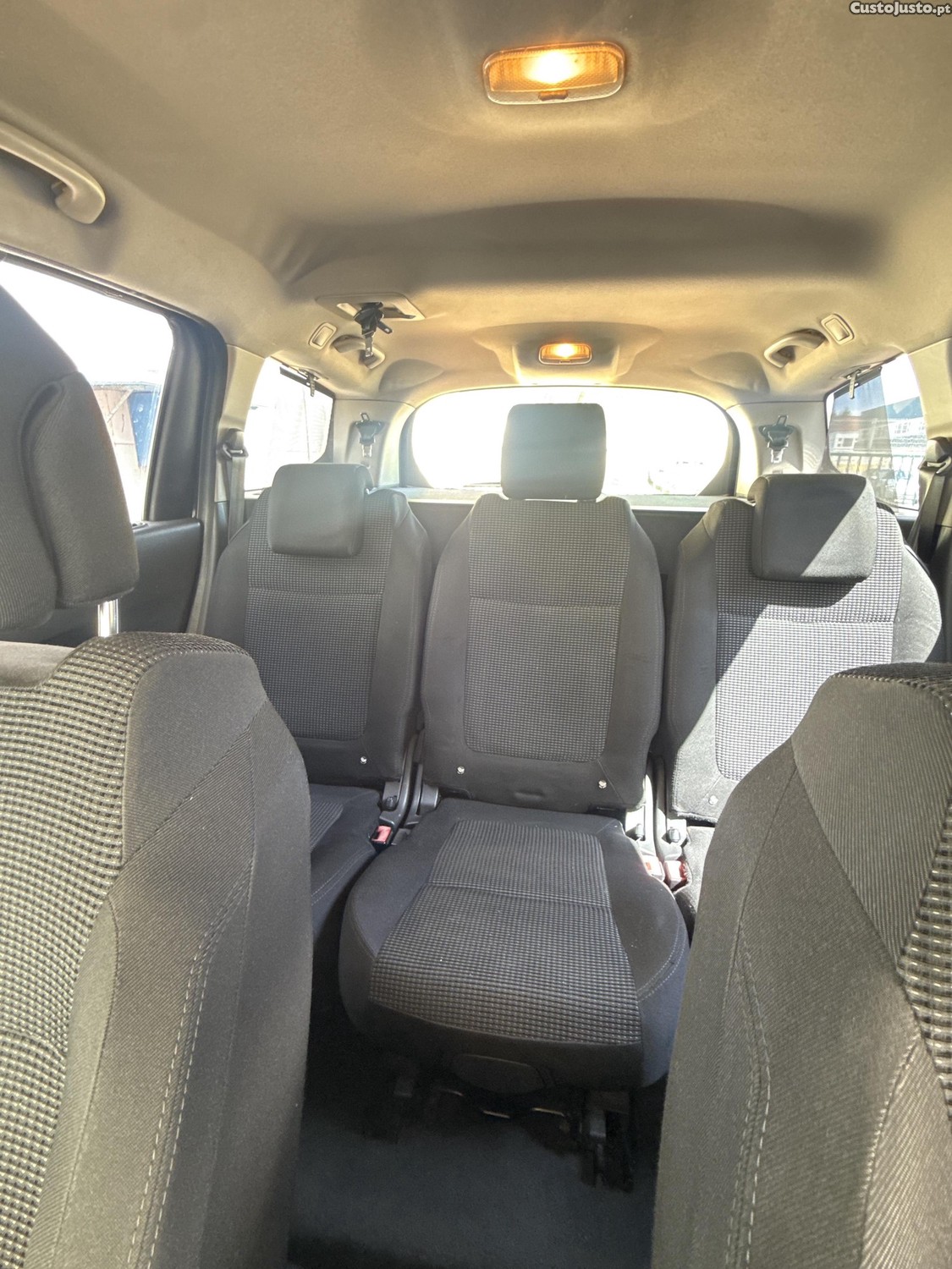 Peugeot 5008 1.6 hdi 115cv c — fotografia 4