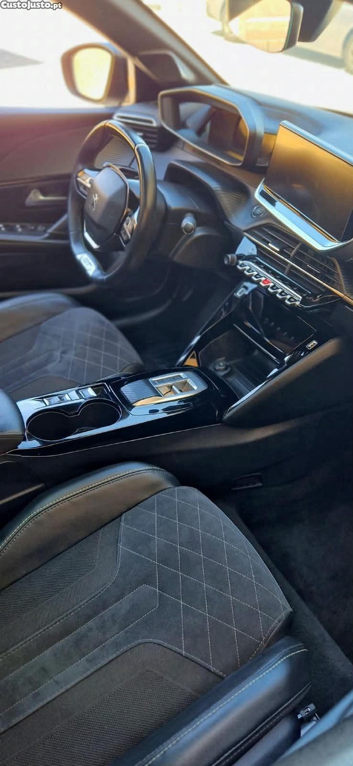 Peugeot e-208 GT Pack — fotografia 3