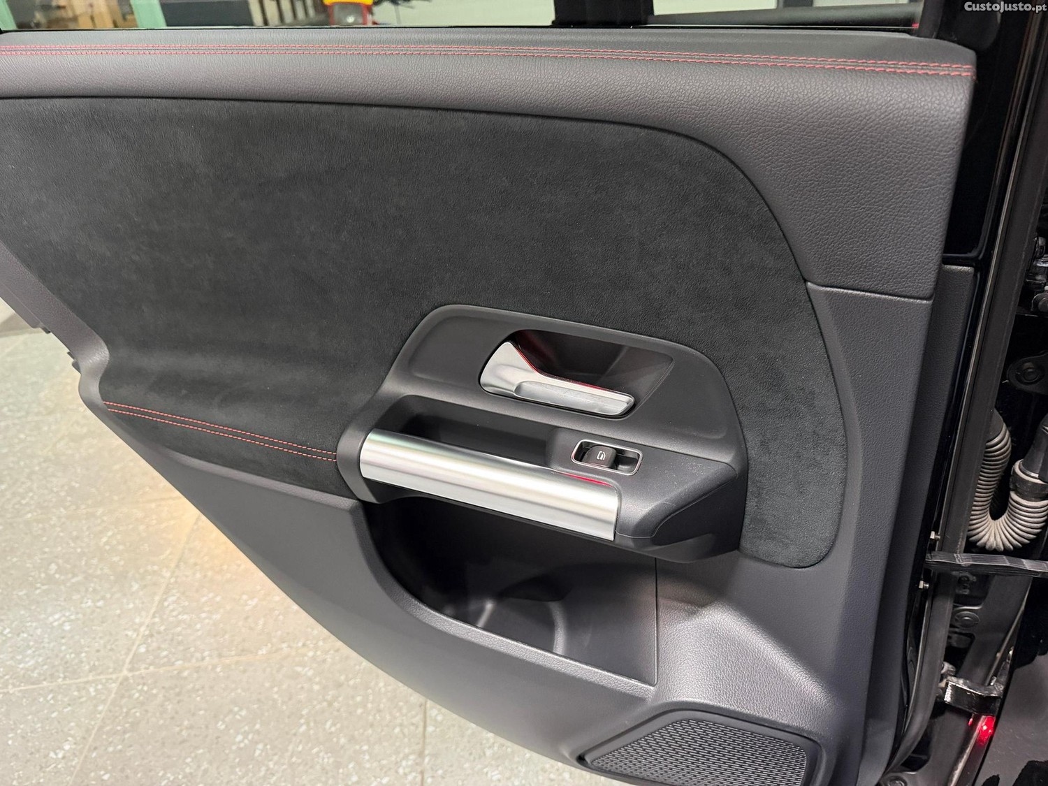 Mercedes-Benz B 180 d AMG Line Aut. — fotografia 11