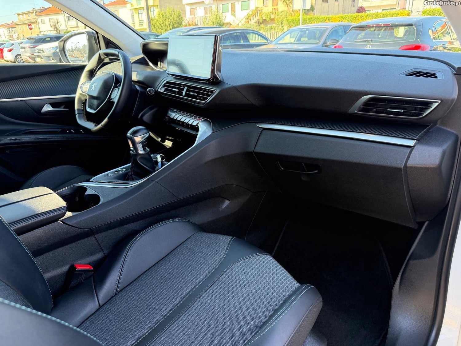 Peugeot 5008 1.5 BlueHDi Allure — fotografia 12