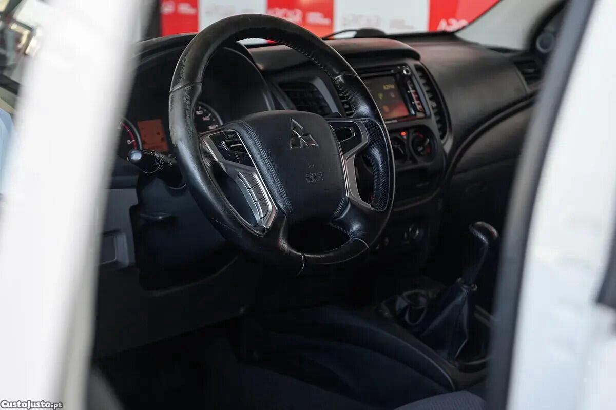 Mitsubishi L200 2.4 DI-D Club Invite Strakar Look 4WD — fotografia 6