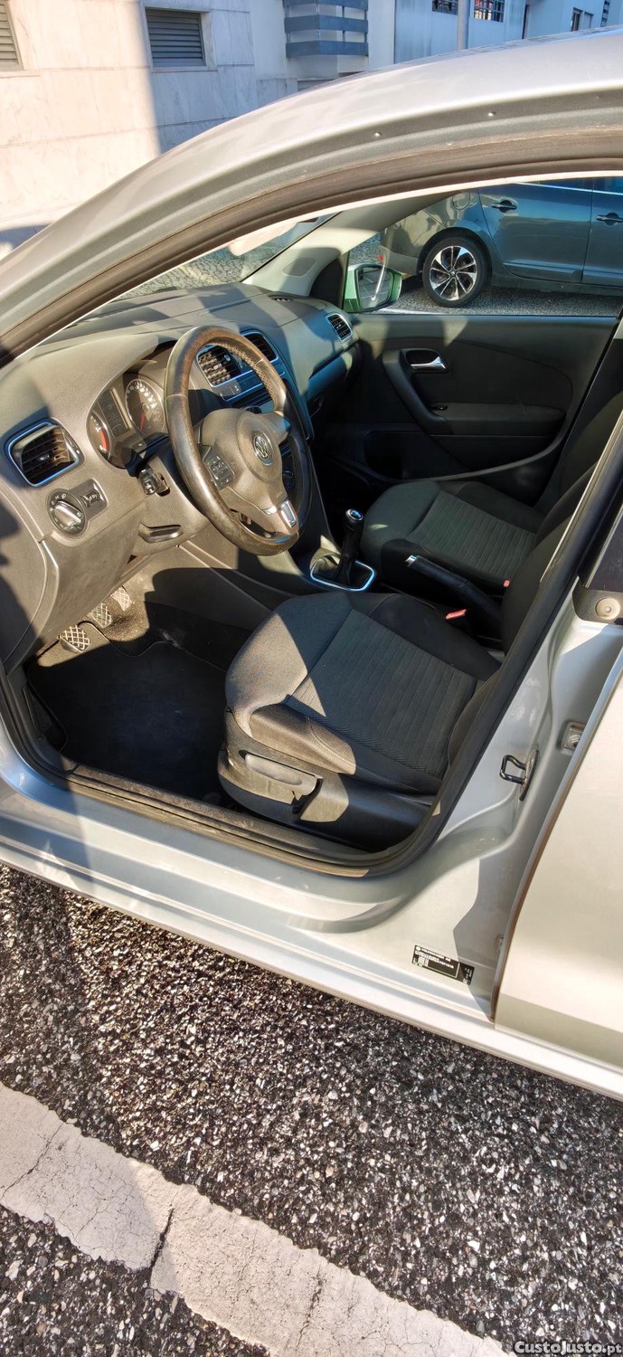 Volkswagen Polo 1.6 TDI Confortline — fotografia 4