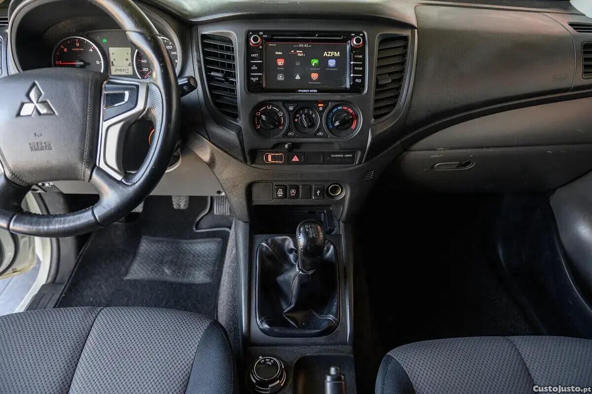 Mitsubishi L200 2.4 DI-D Club Invite Strakar Look 4WD — fotografia 11