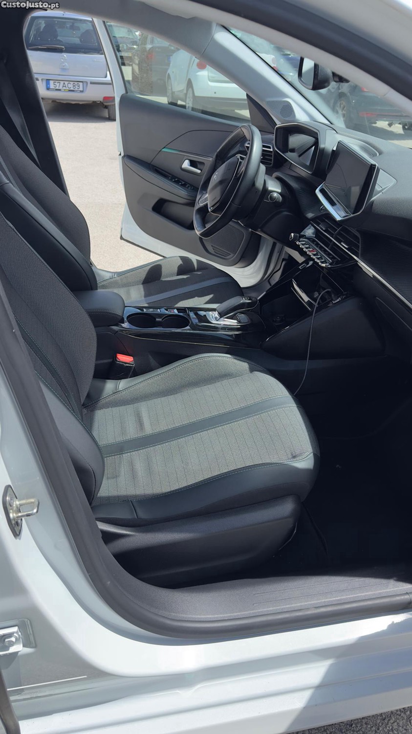 Peugeot 208 Allure — fotografia 3