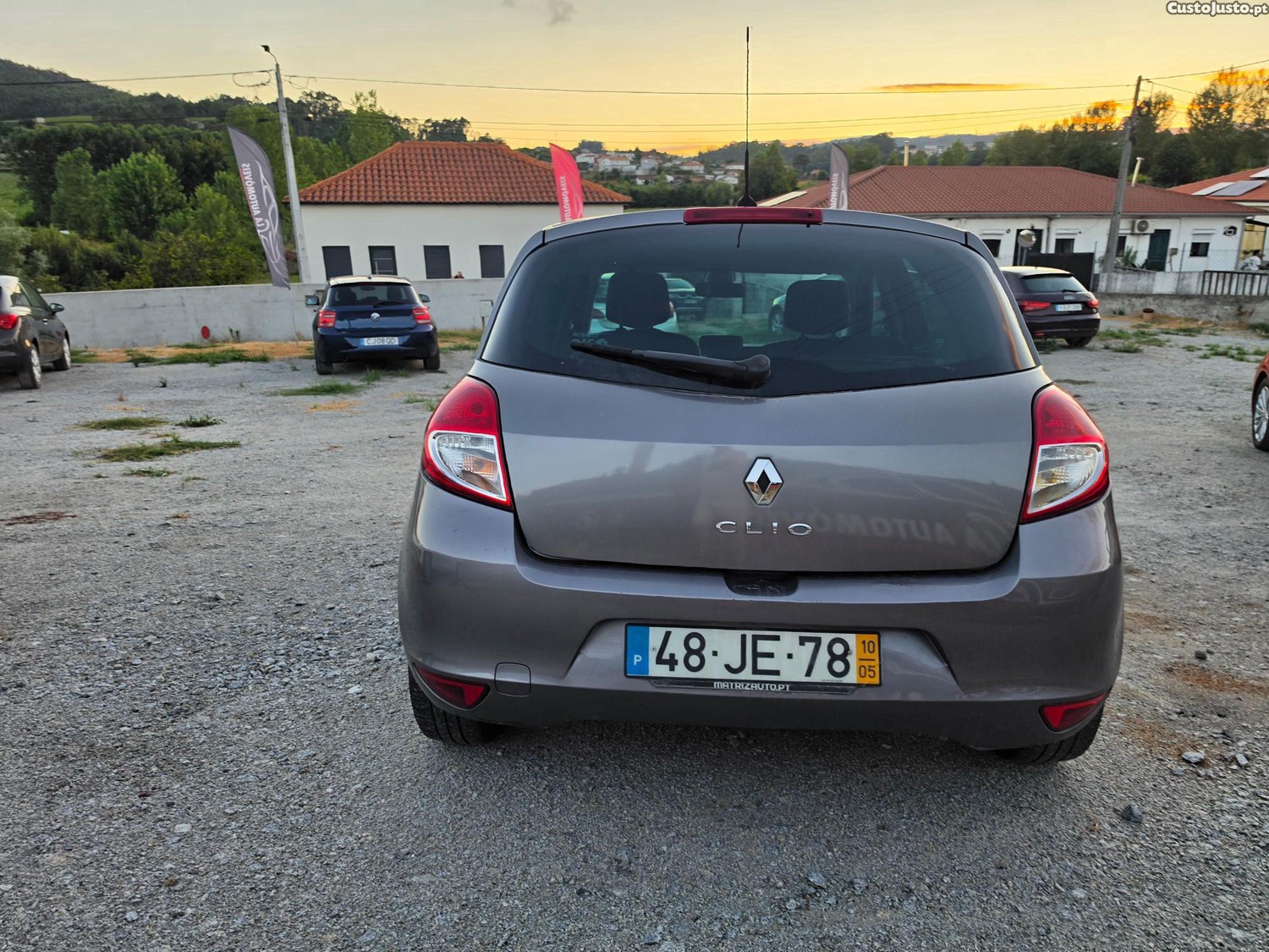 Renault Clio 1.2 16 VDinamique GPS muito novo — fotografia 10