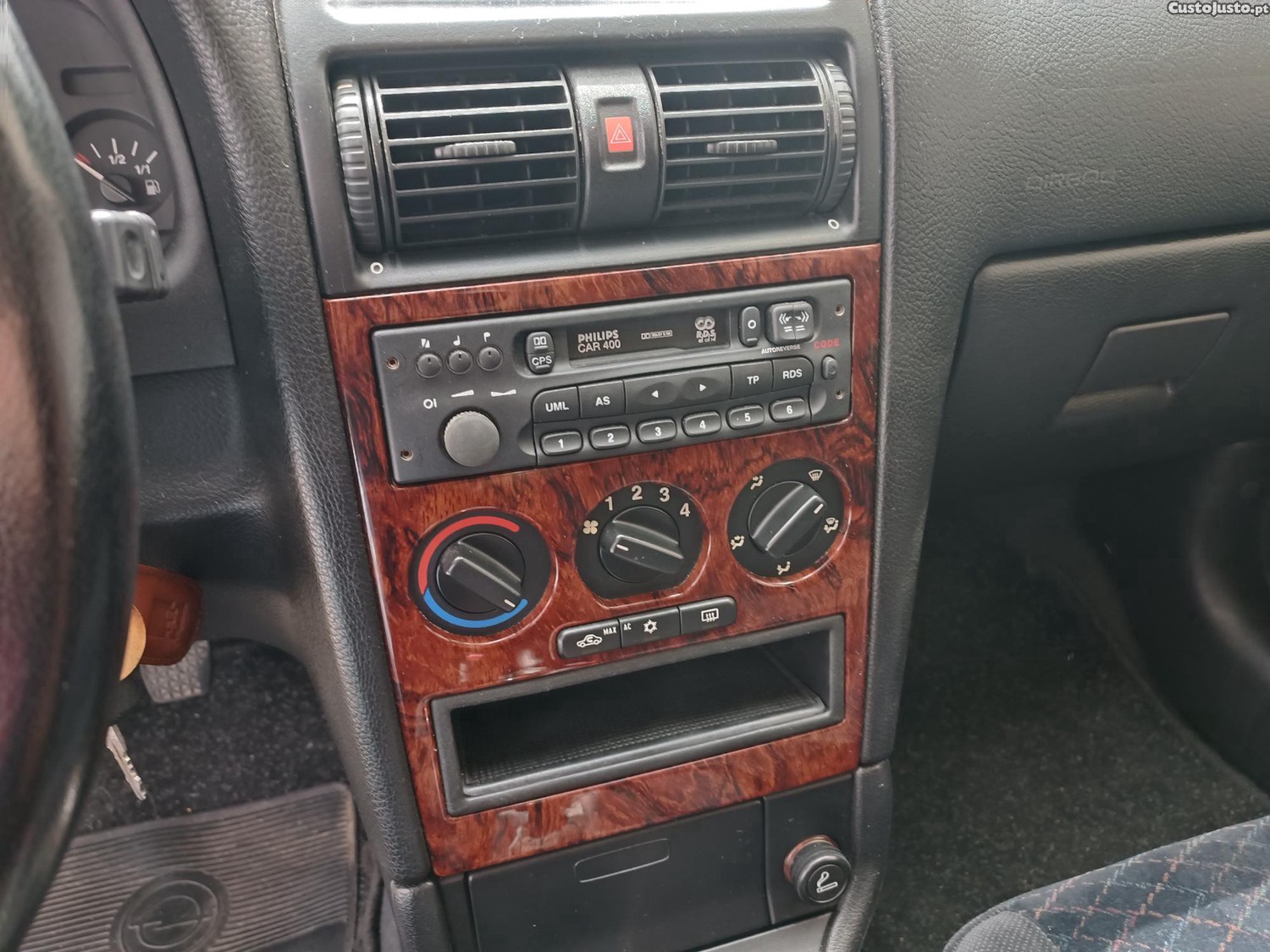 Opel Astra caravan 1.4 16v de 2000 — fotografia 5