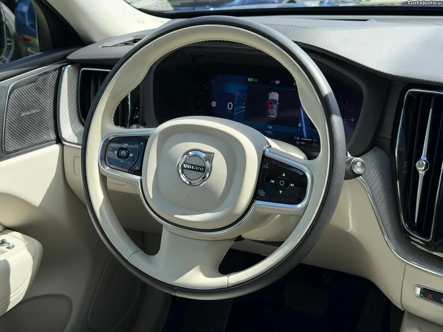 Volvo XC 60 2.0 T6 PHEV Ultimate Dark AWD — fotografia 2