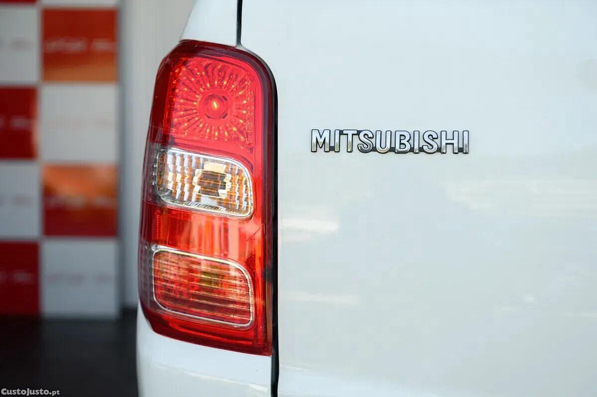 Mitsubishi L200 2.4 DI-D Club Invite Strakar Look 4WD — fotografia 18