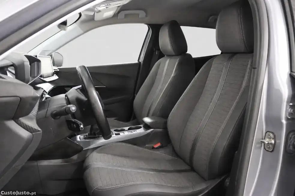 Peugeot 2008 1.2 PureTech Allure — fotografia 4