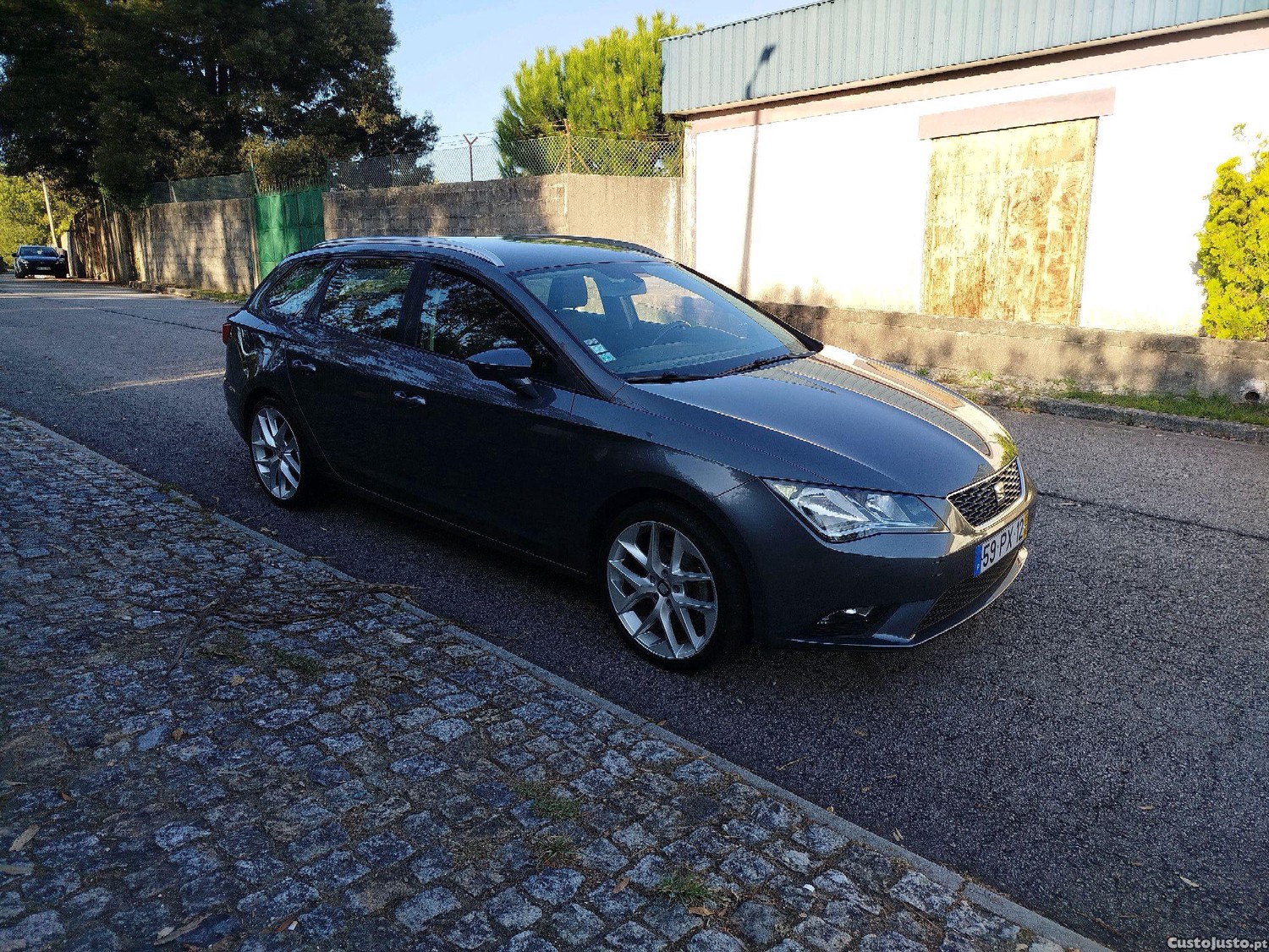 SEAT Leon 1.6 tdi — fotografia 2