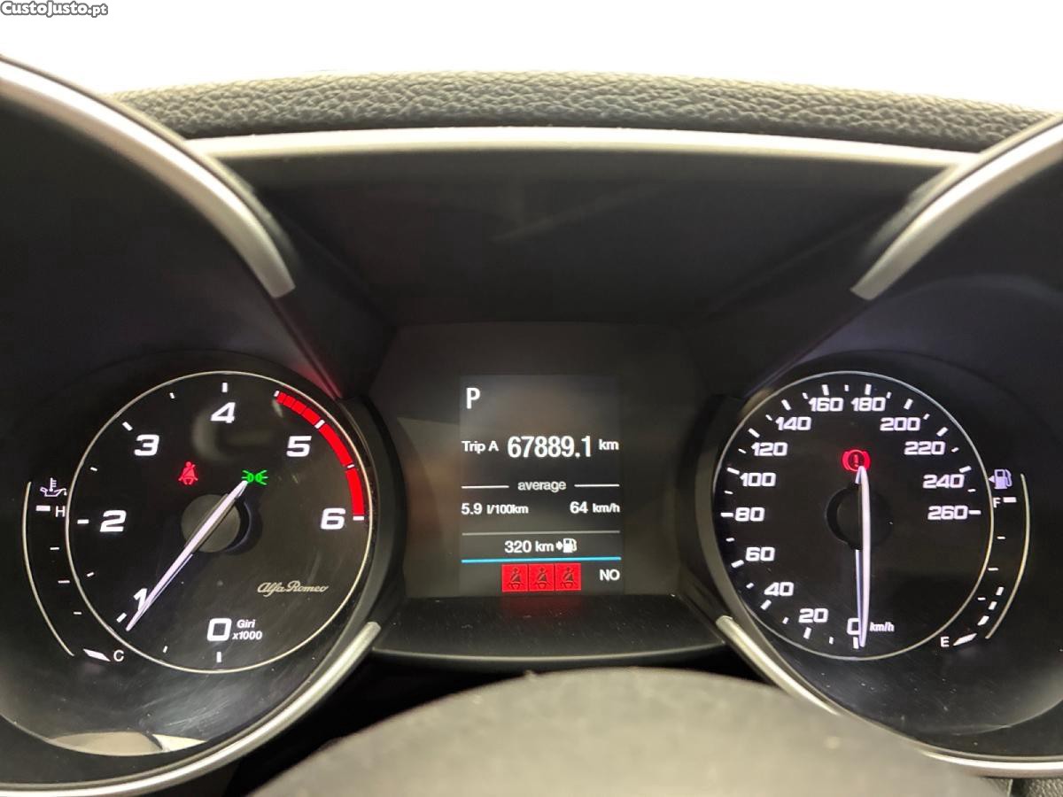 Alfa Romeo Giulia 2.2 D AT8 — fotografia 5