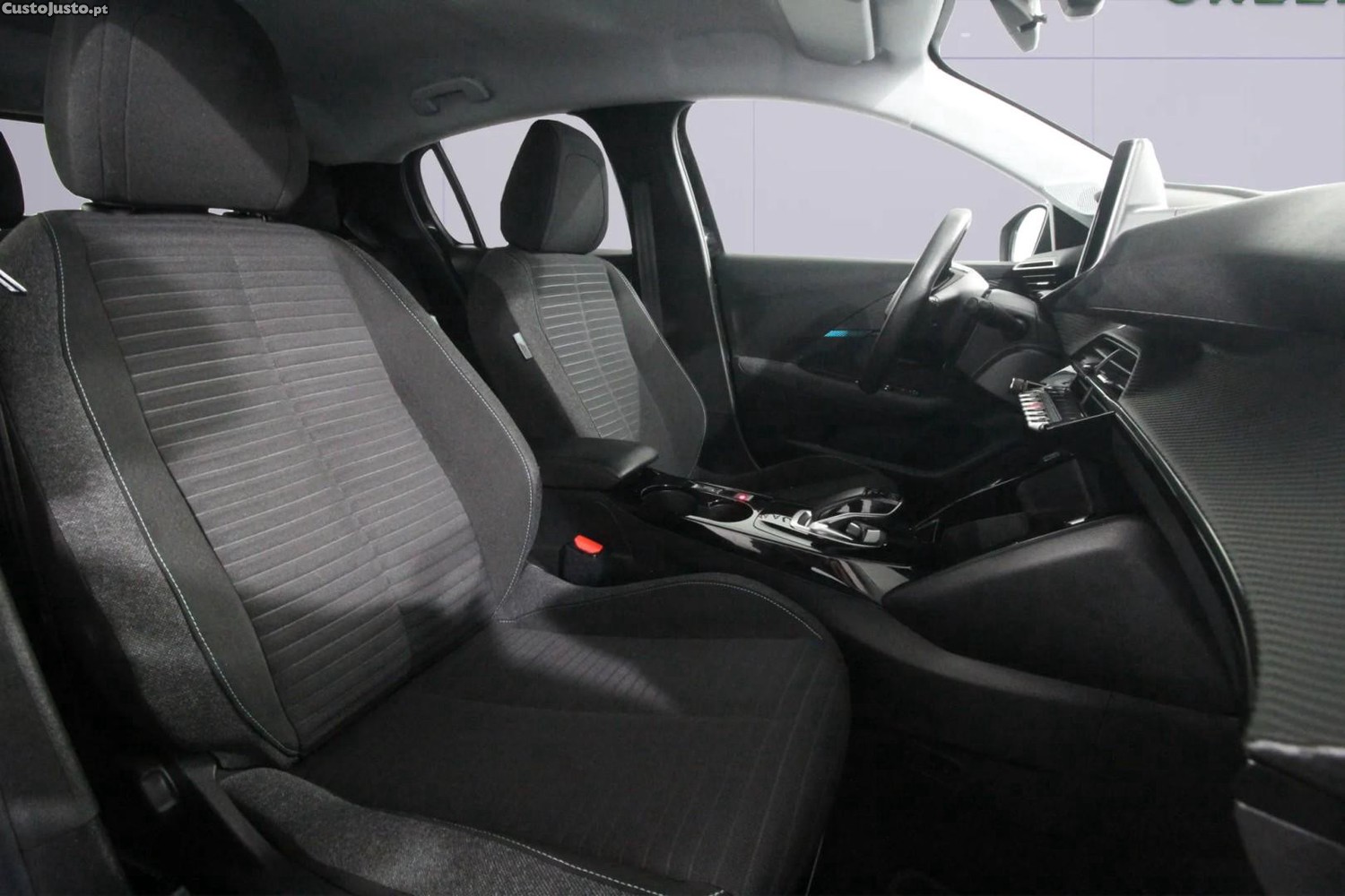 Peugeot e-208 50 kWh Style — fotografia 3