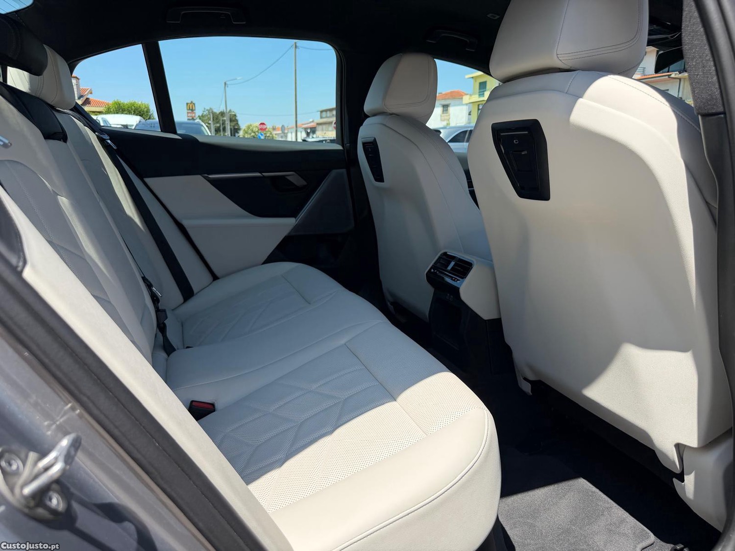 BMW 530 e Pack Desportivo M Pro — fotografia 11