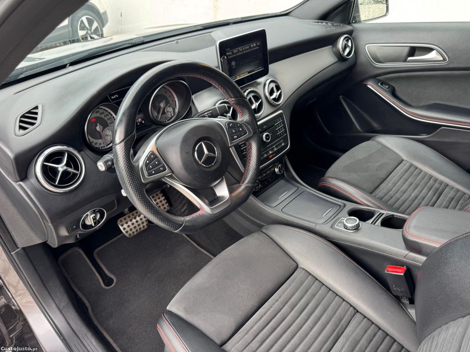 Mercedes-Benz GLA 180 AMG AUTO — fotografia 7