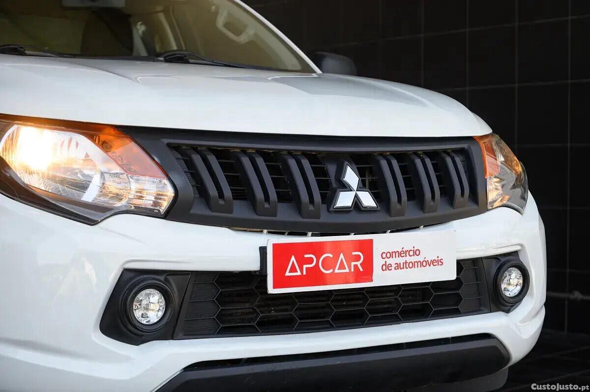 Mitsubishi L200 2.4 DI-D Club Invite Strakar Look 4WD — fotografia 23