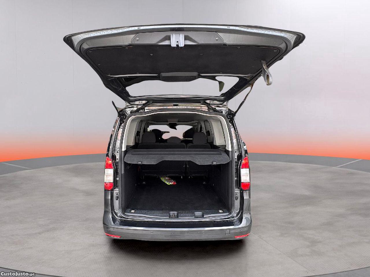 Ford Tourneo 1.5 EcoBoost Titanium — fotografia 11