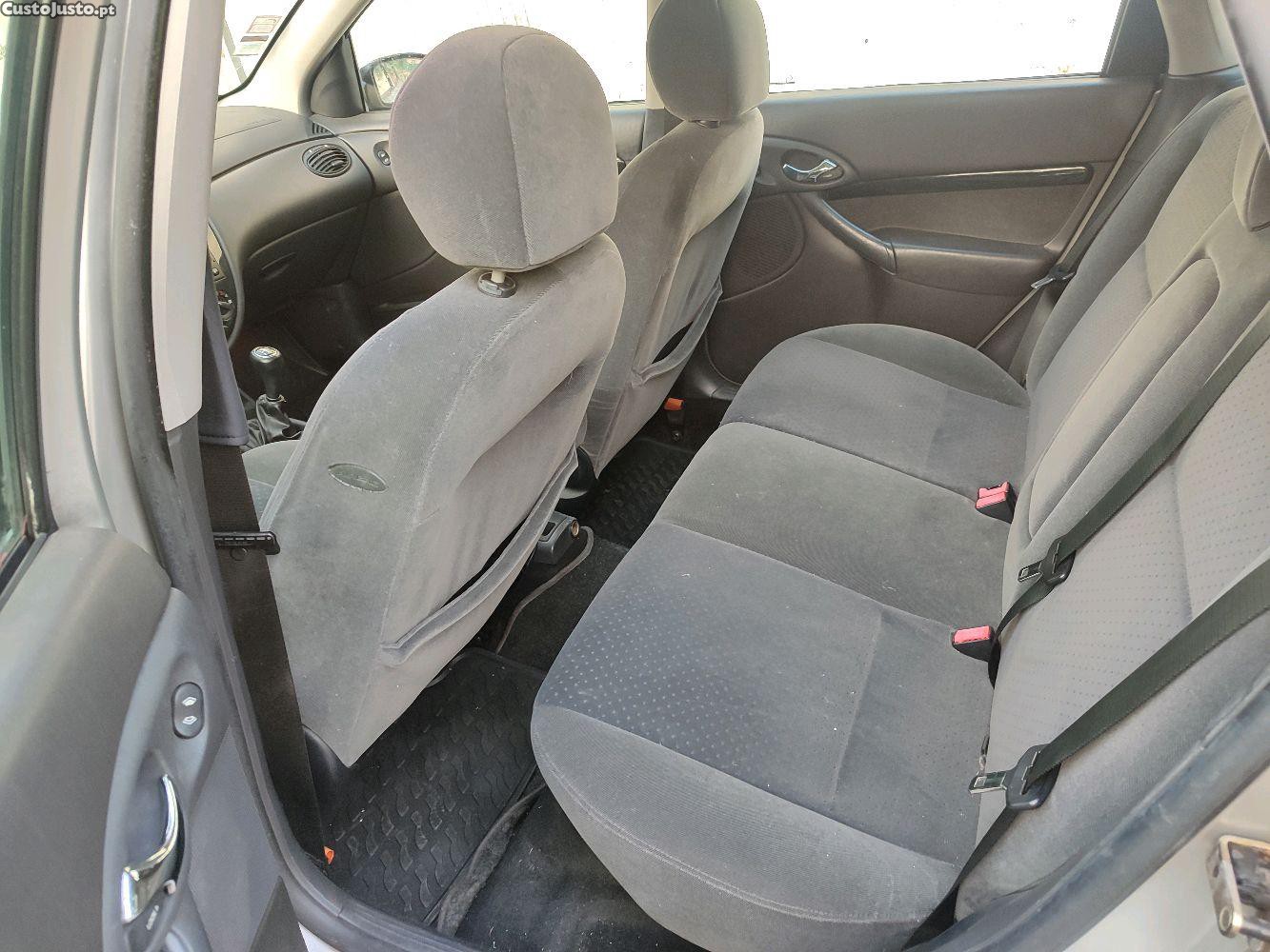 Ford Focus 1.6 Ghia 31.000km — fotografia 4