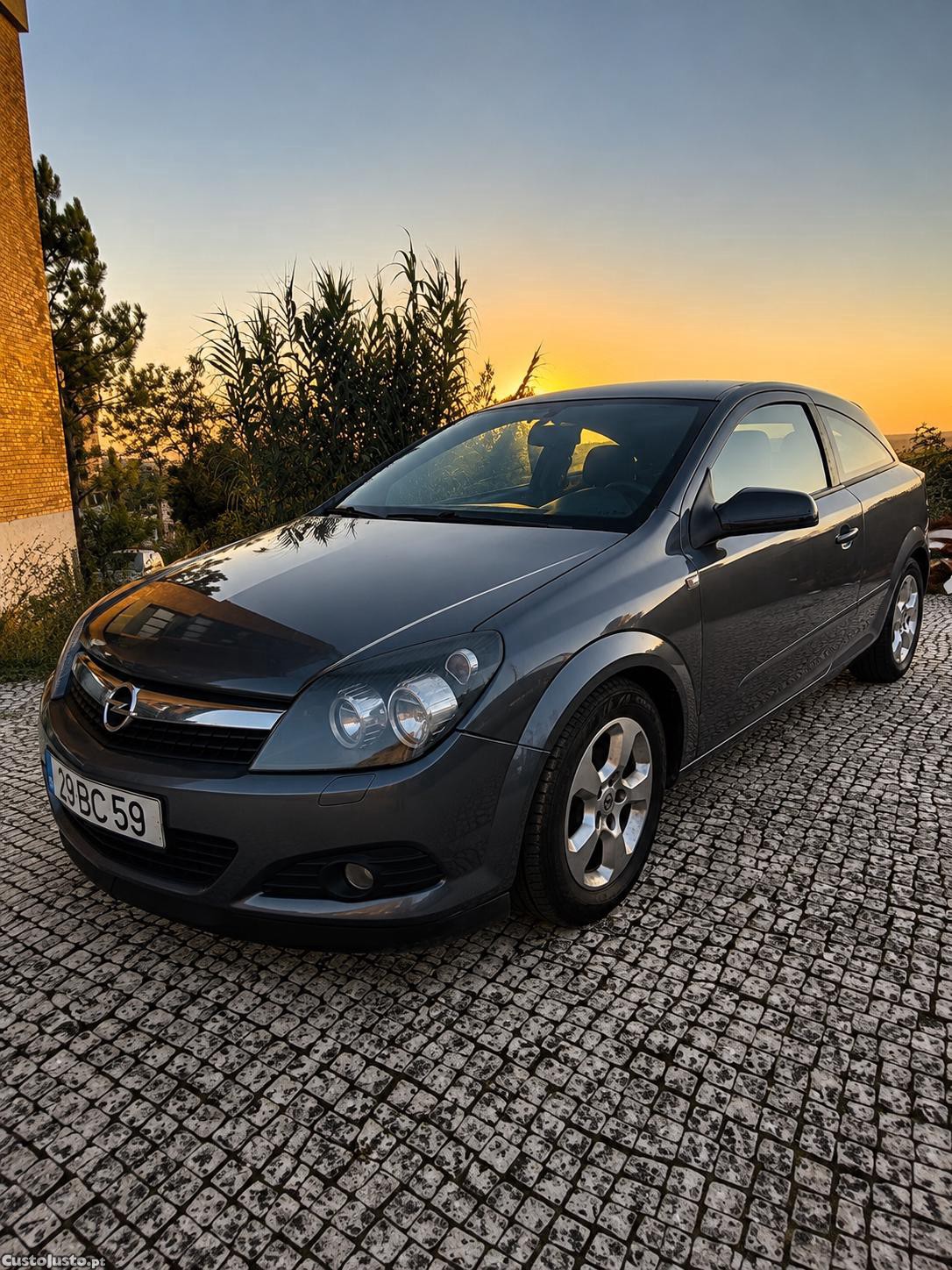 Opel Astra ( Gtc) — fotografia 2