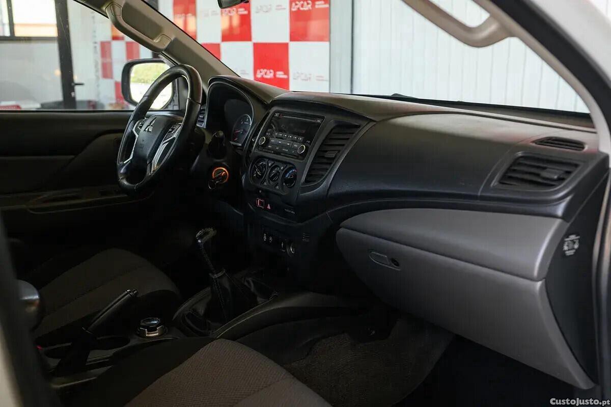 Mitsubishi L200 2.4 DI-D CD Invite 4WD — fotografia 16
