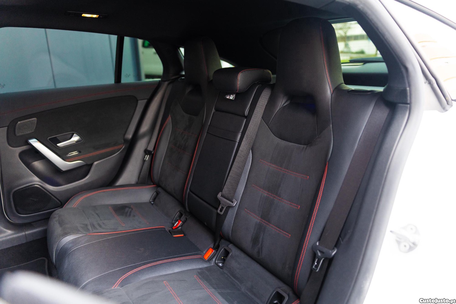 Mercedes-Benz CLA 220 AMG LINE — fotografia 9