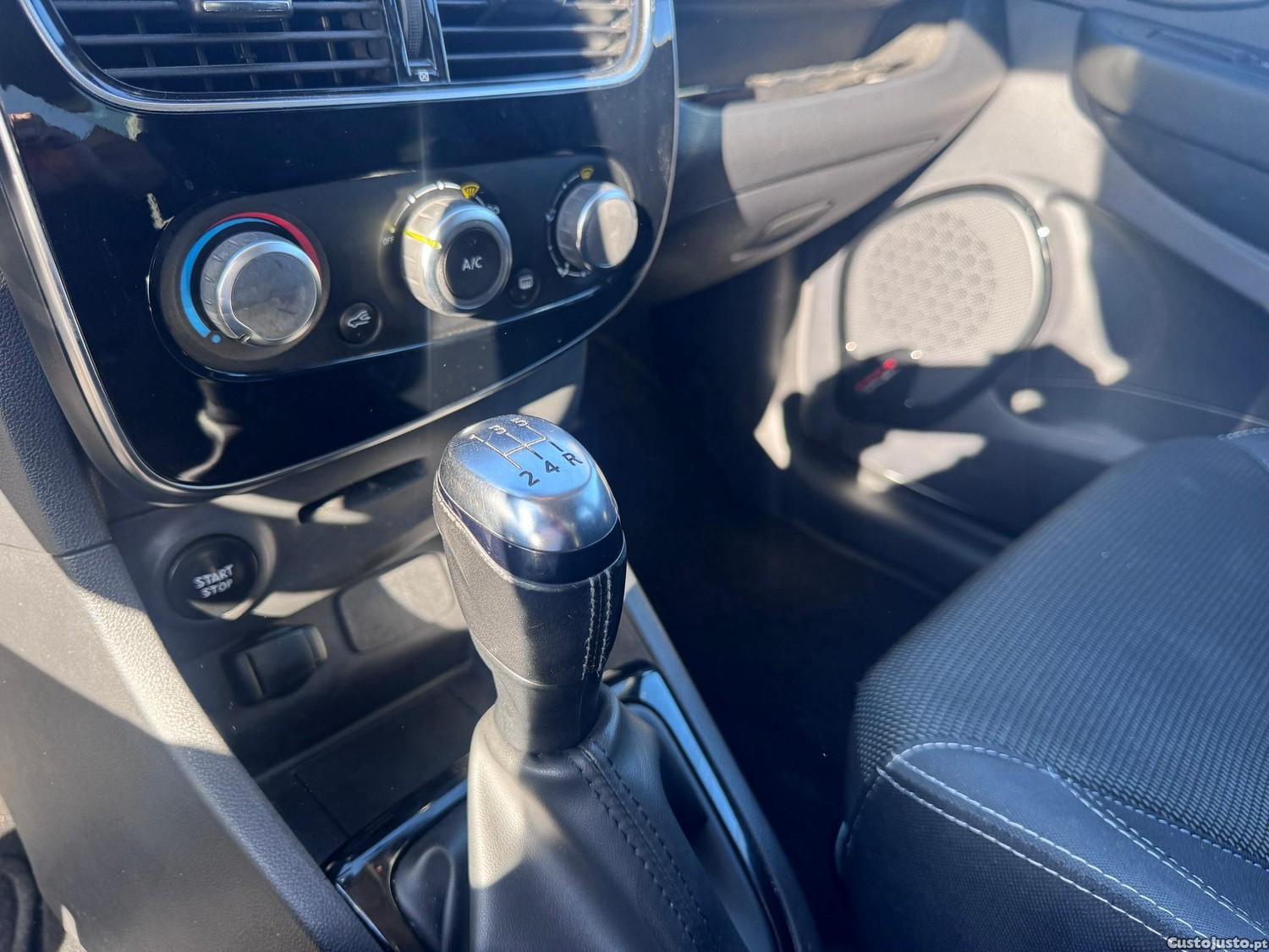 Renault Clio 0.9 TCE Limited — fotografia 6