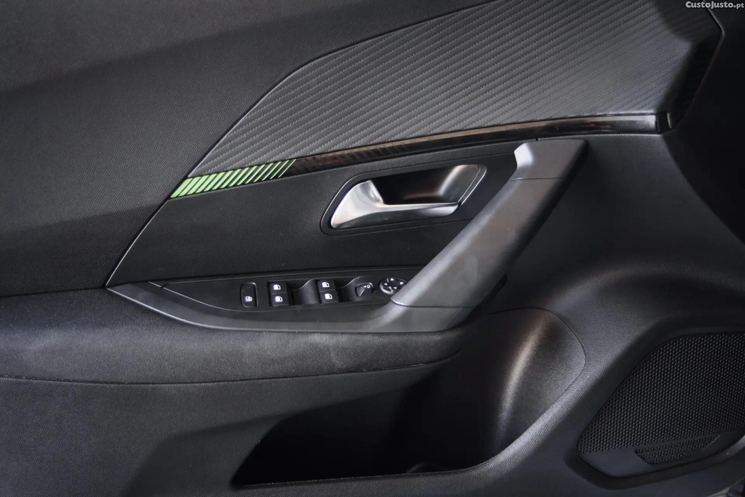 Peugeot 2008 1.2 PureTech Active — fotografia 9