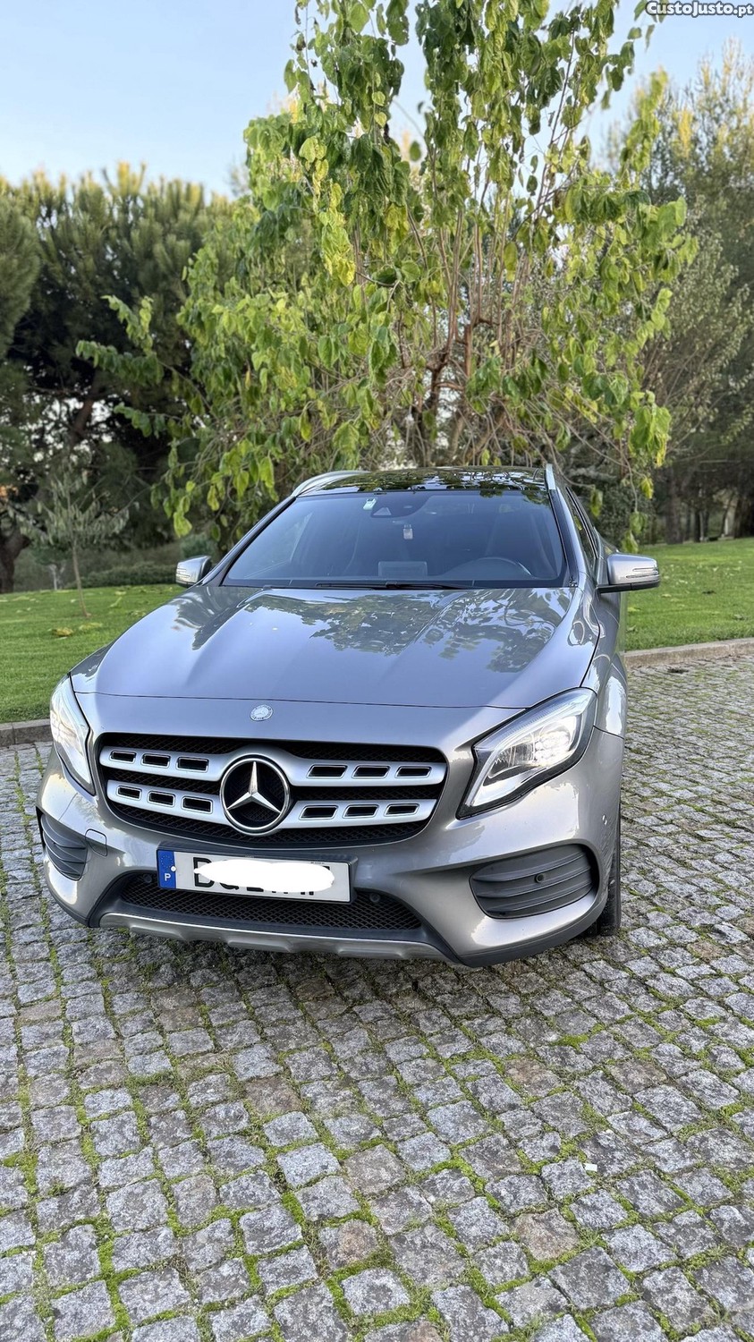 Mercedes-Benz GLA 180 180 AMG LINE — fotografia 9