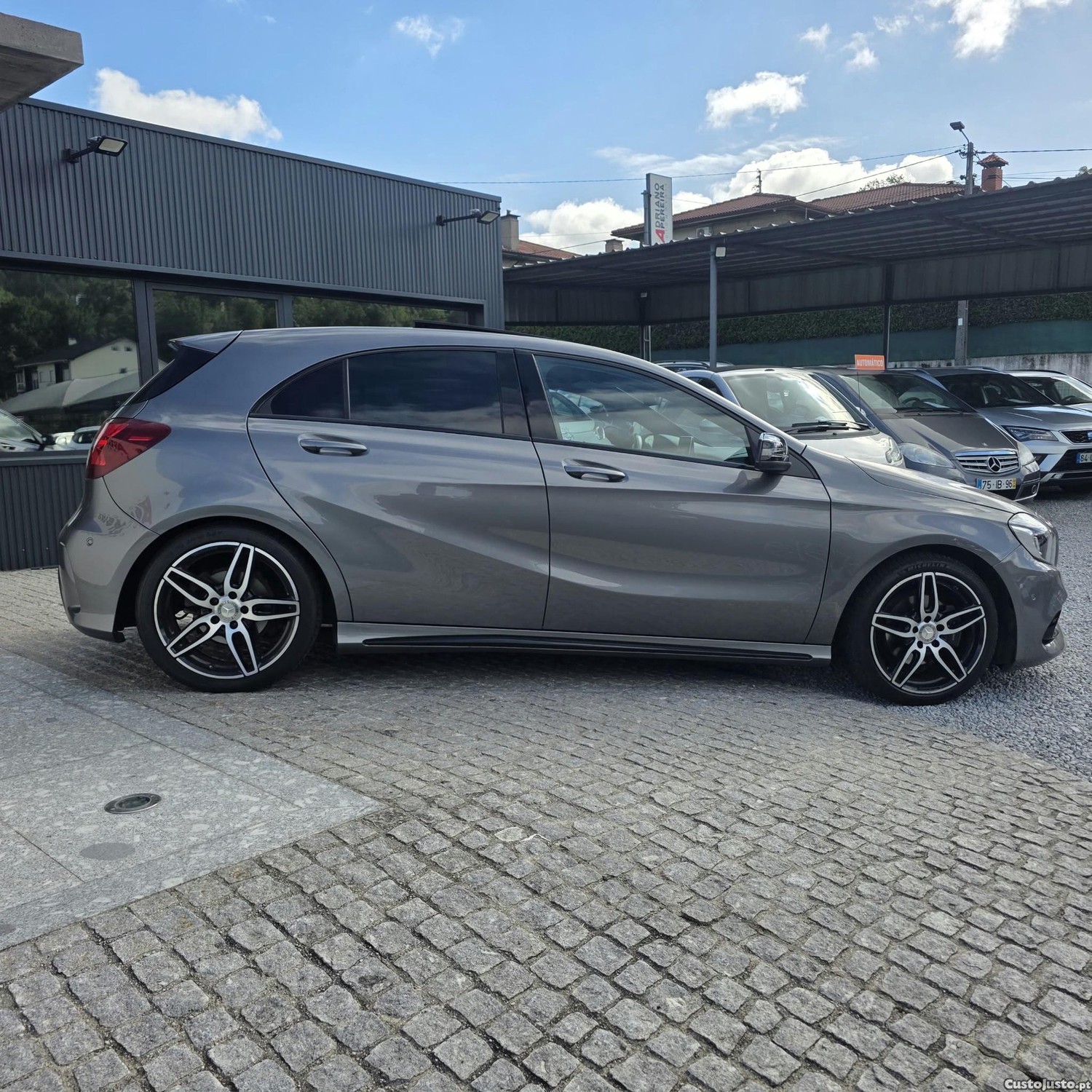 Mercedes-Benz A 200 d AMG Line Aut. — fotografia 14