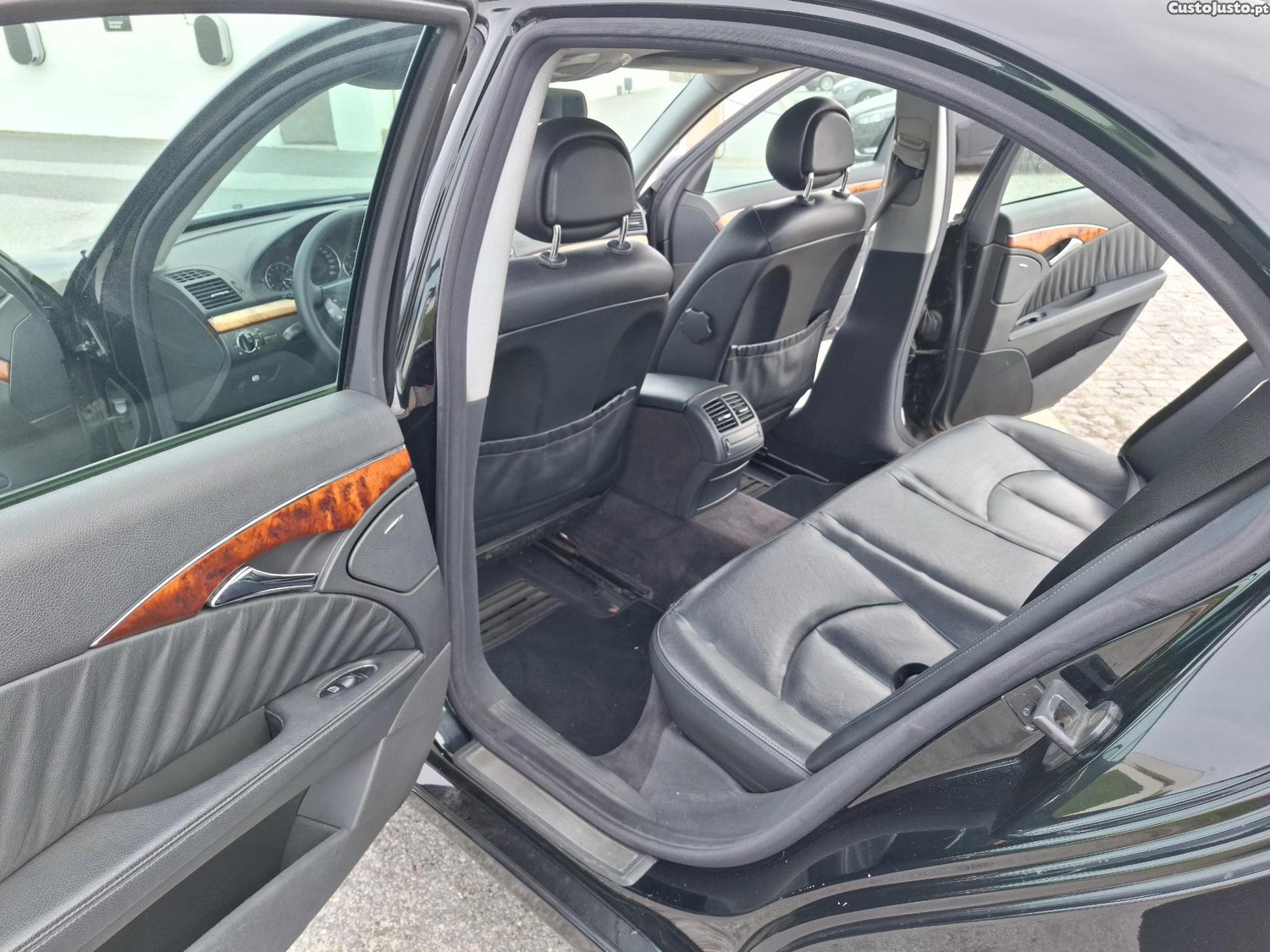 Mercedes-Benz E 220 CDI - Somente 175000kms e 1 Dono — fotografia 2