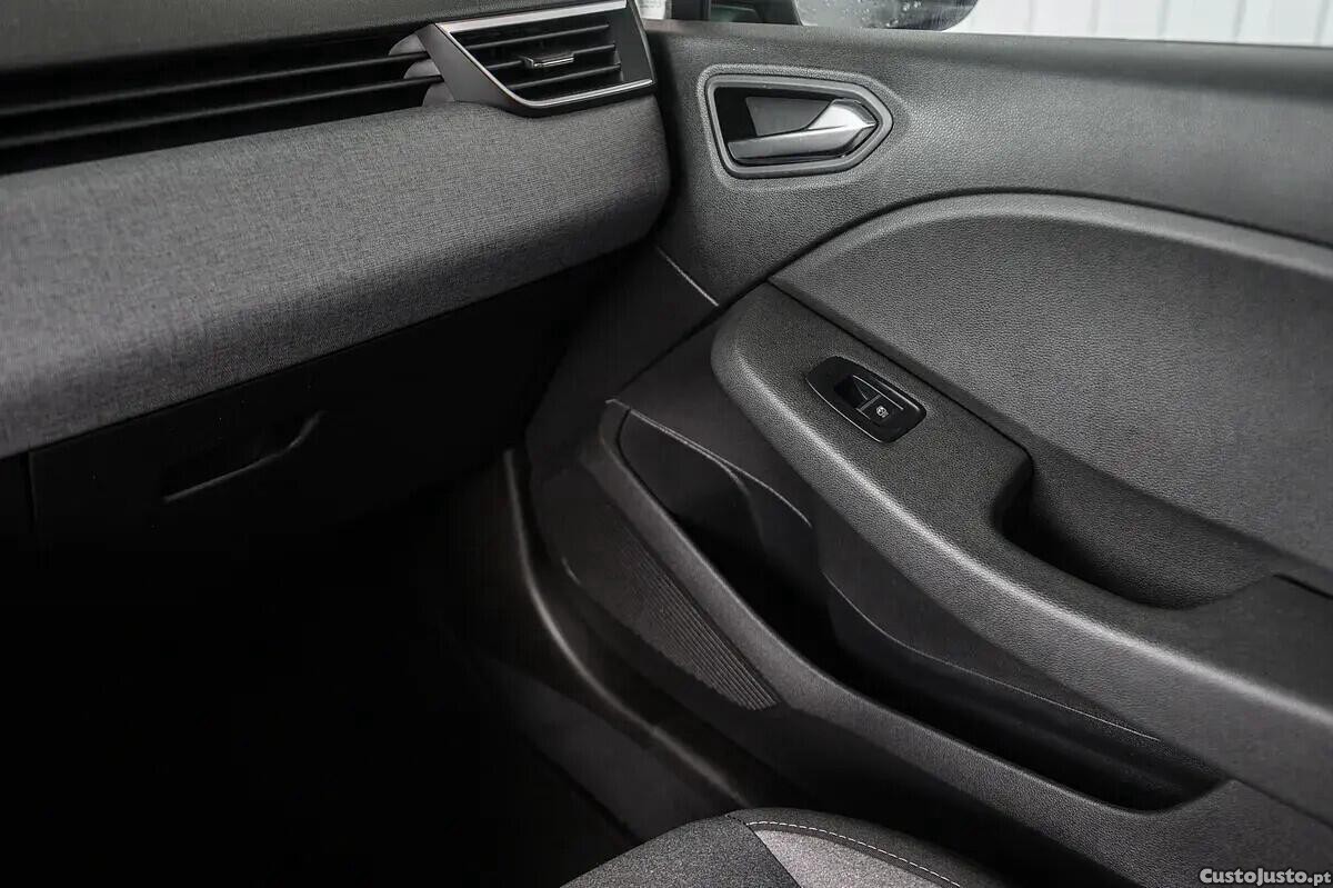 Renault Clio 1.5 Blue dCi Evolution — fotografia 11