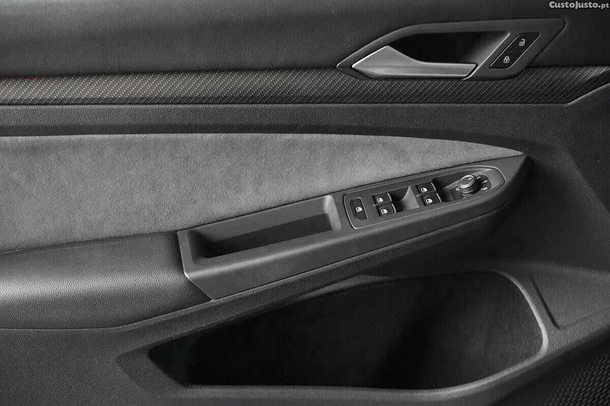 Volkswagen Golf 1.5 eTSI OPF DSG R-Line — fotografia 11