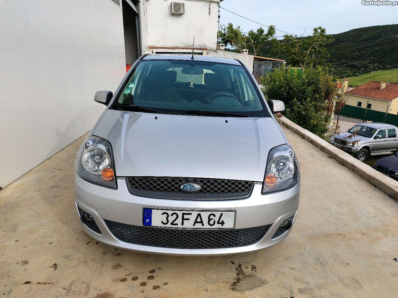 Ford Fiesta 1.4 Tdci Futura — fotografia 5