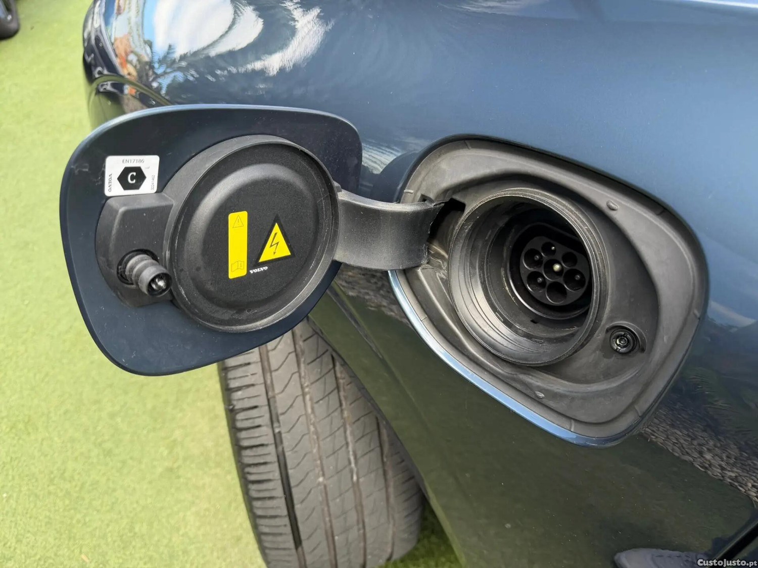Volvo XC 60 2.0 T6 PHEV Ultimate Dark AWD — fotografia 29