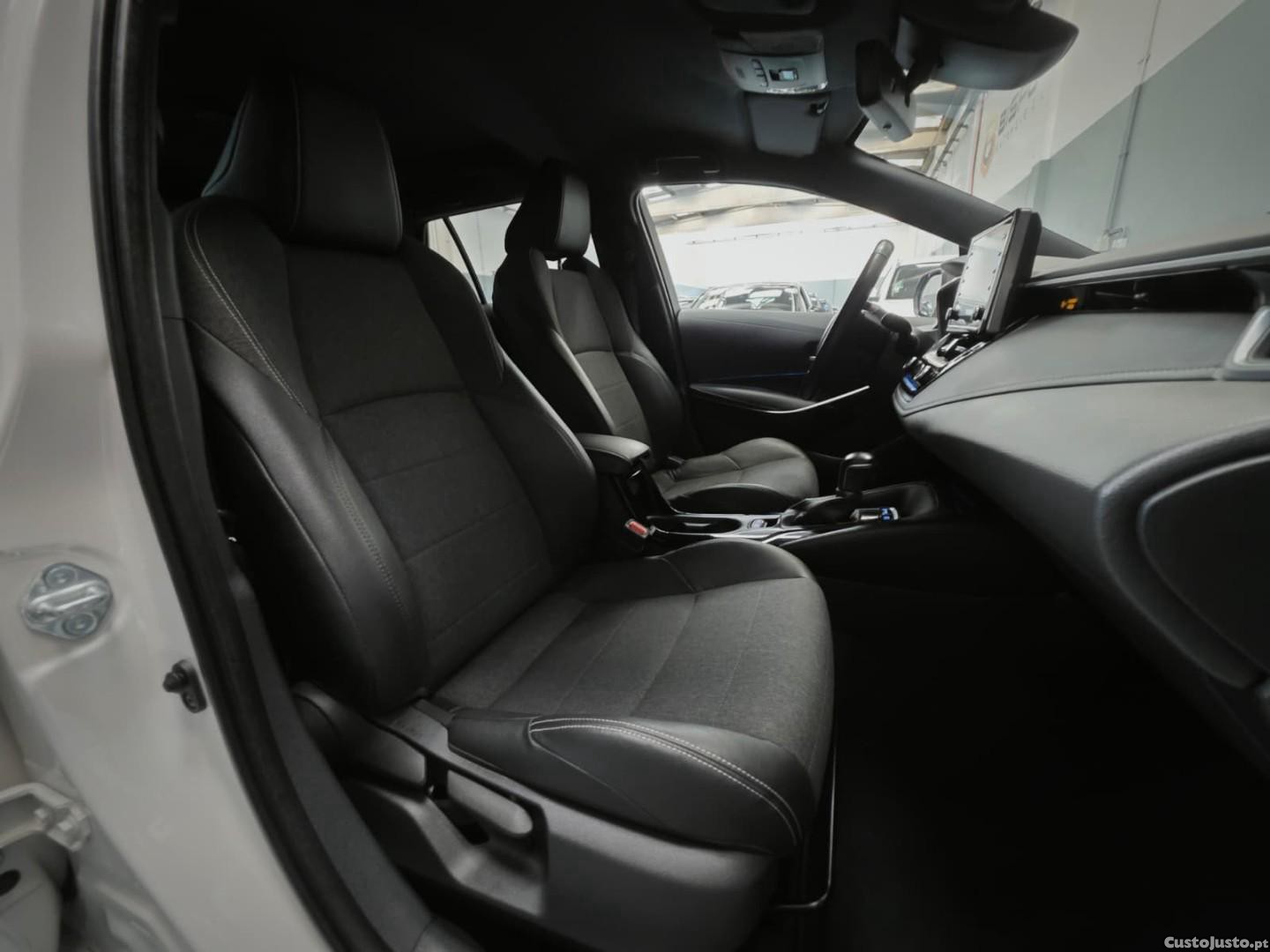 Toyota Corolla 1.8 Hybrid Comfort — fotografia 5