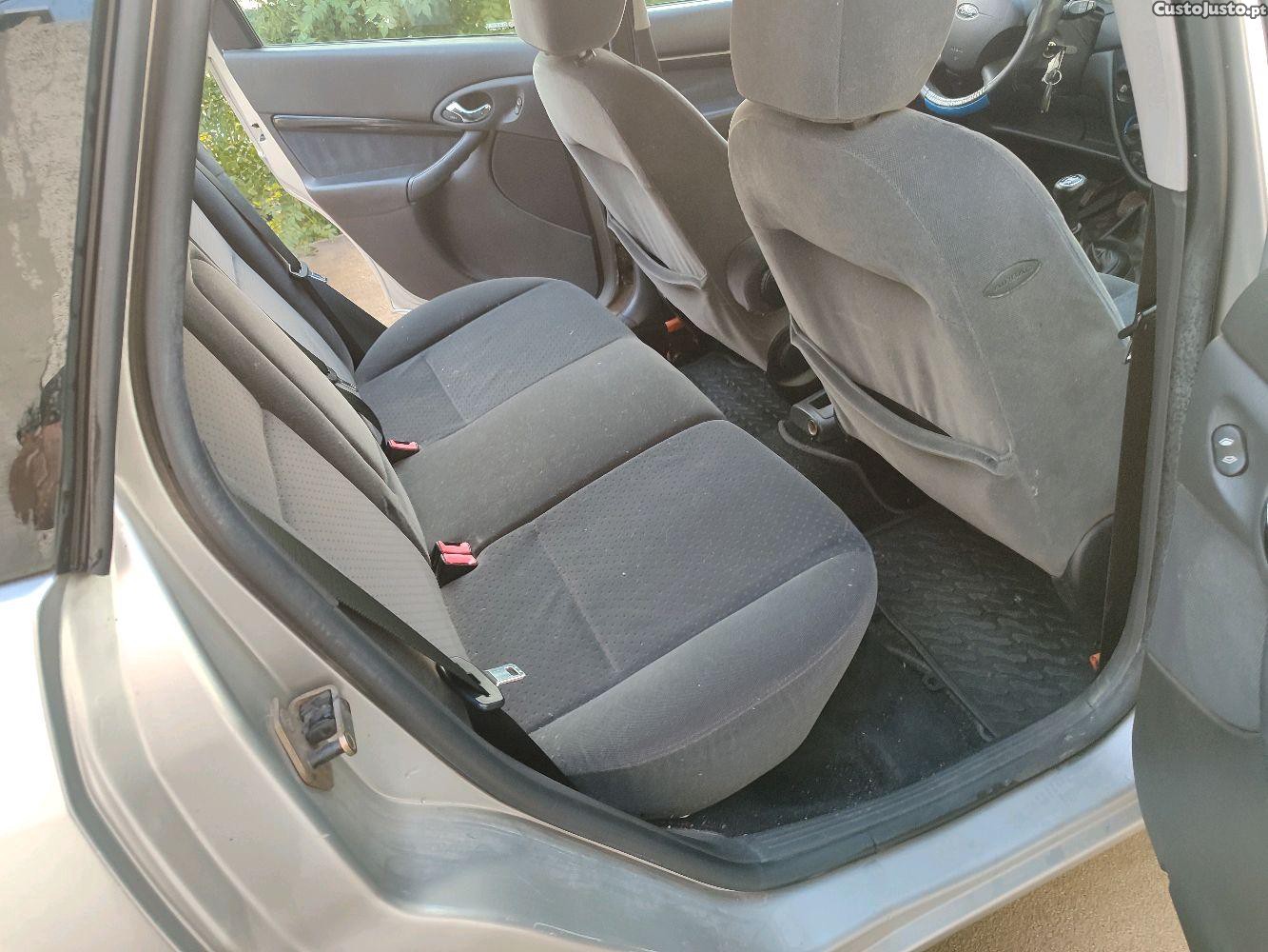 Ford Focus 1.6 Ghia 31.000km — fotografia 3