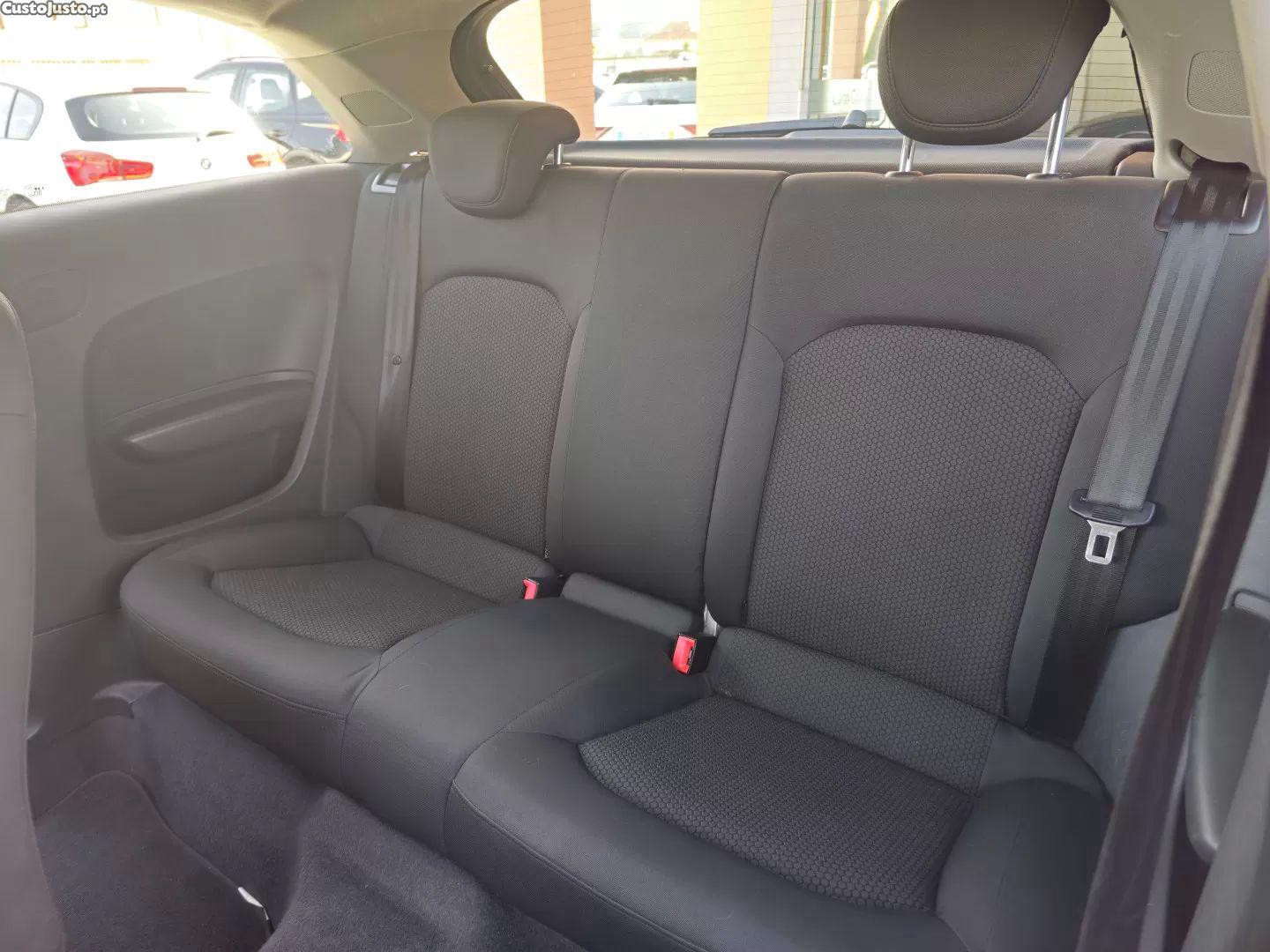 Audi 80 1.2 tfsi s line edition — fotografia 2